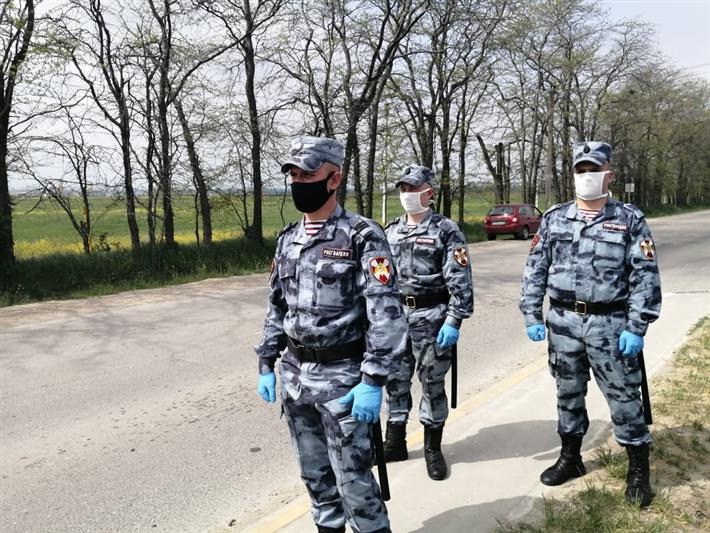 В Крыму росгвардейцы задержали подозреваемого в избиении женщины 