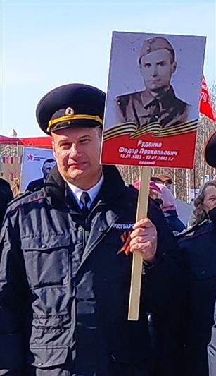 На Ямале офицер Росгвардии в рамках патриотической ведомственной акции поделился воспоминаниями о героях-фронтовиках своей семьи