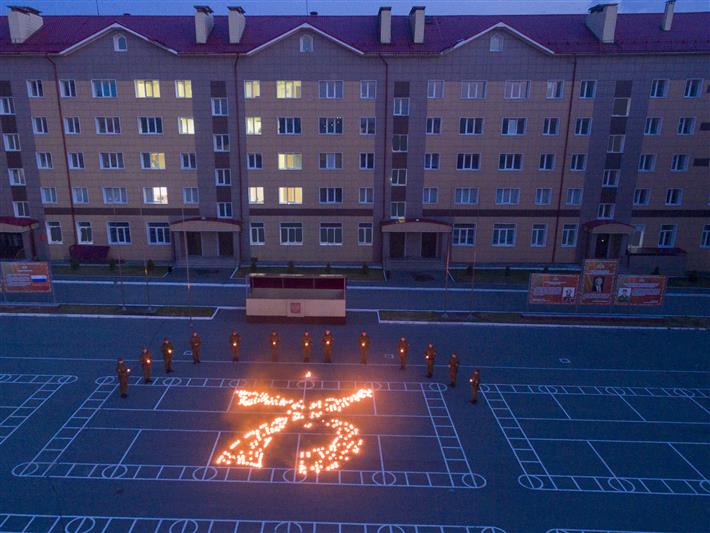 В Новосибирске росгвардейцы присоединились к патриотической акции «Свеча памяти»