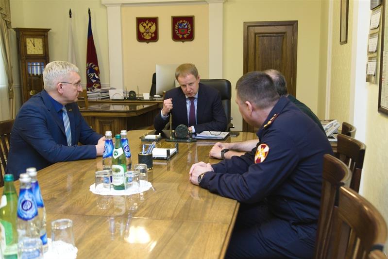 Врид командующего Сибирским округом Росгвардии представил губернатору Алтайского края нового руководителя территориального органа