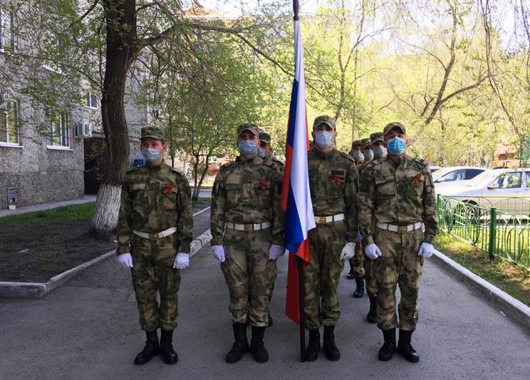 Всероссийская патриотическая акция Росгвардии «Парад у дома ветерана» проходит в Тюмени (видео)