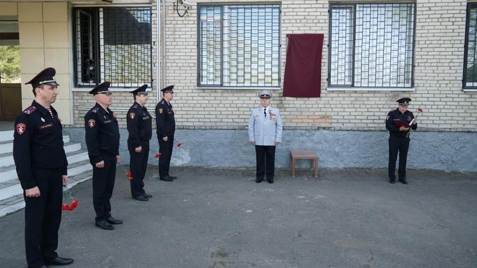 Псковские росгвардейцы увековечили память Героя Советского Союза