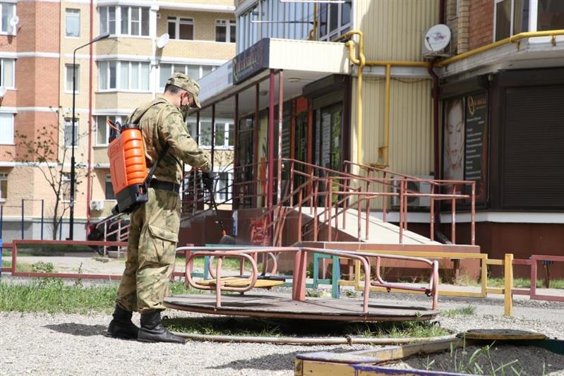 В Пятигорске военнослужащие Росгвардии провели дезинфекционные мероприятия