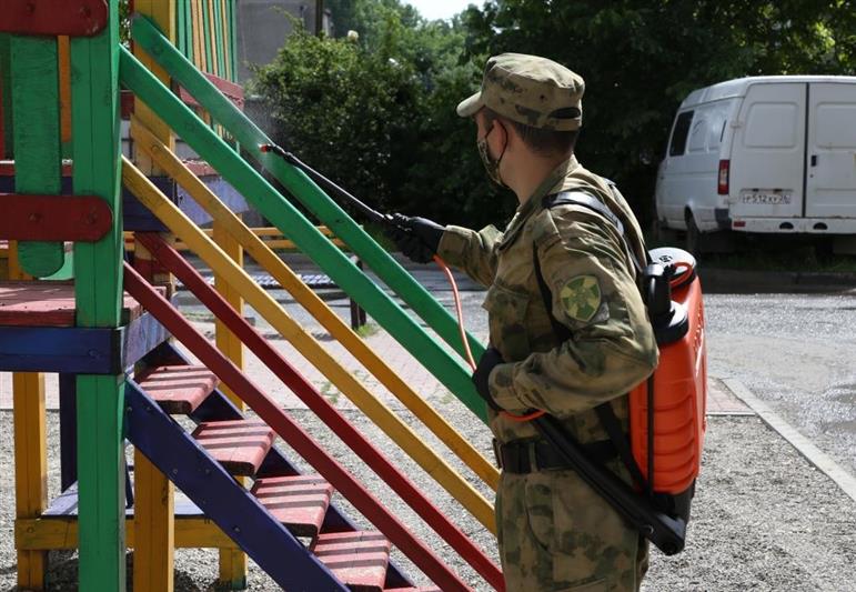 В Пятигорске военнослужащие Росгвардии провели дезинфекционные мероприятия