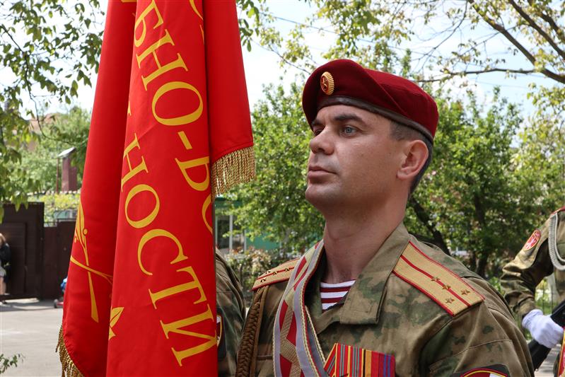 Командующий Южным округом Росгвардии провел акцию «Парад у дома ветерана» в Ростове-на-Дону