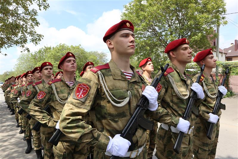 Командующий Южным округом Росгвардии провел акцию «Парад у дома ветерана» в Ростове-на-Дону