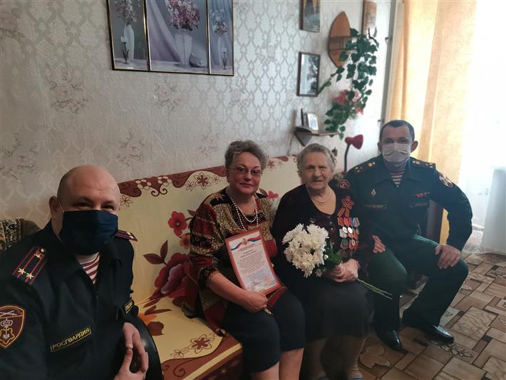 Офицеры Управления Росгвардии по Республике Карелия поздравили ветеранов с 75-летием Великой Победы