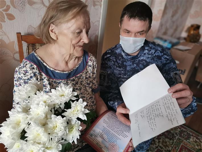 Офицеры Управления Росгвардии по Республике Карелия поздравили ветеранов с 75-летием Великой Победы