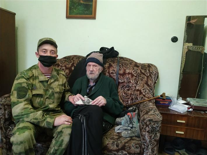 В ЧЕЧЕНСКОЙ РЕСПУБЛИКЕ ВОЕННОСЛУЖАЩИЕ РОСГВАРДИИ ПОЗДРАВИЛИ ВЕТЕРАНОВ ВЕЛИКОЙ ОТЕЧЕСТВЕННОЙ ВОЙНЫ С ДНЕМ ПОБЕДЫ