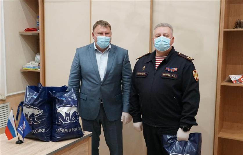 Псковские росгвардейцы получили партию средств индивидуальной защиты