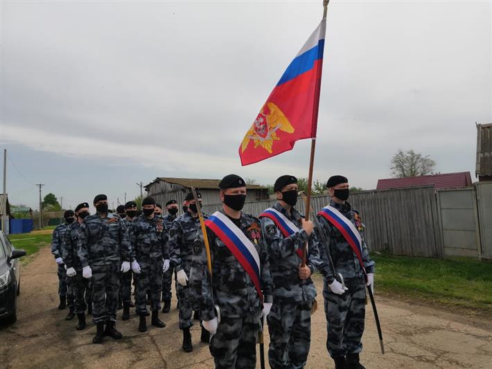 Саратовские росгвардейцы прошли парадом у дома легендарной регулировщицы Победы Марии Лиманской