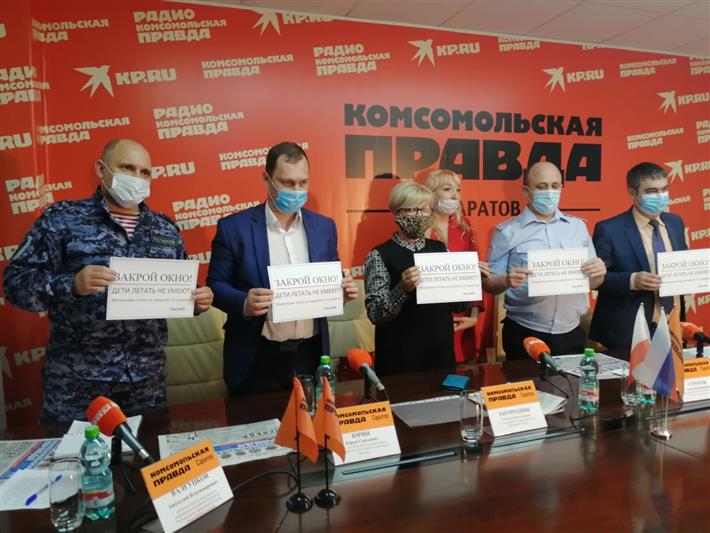 В Саратове офицер Росгвардии принял участие в пресс-конференции, посвященной профилактике детского травматизма во время каникул