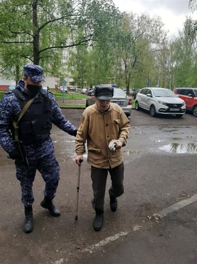 Ярославские росгвардейцы помогли вернуться домой 88-летнему пенсионеру 
