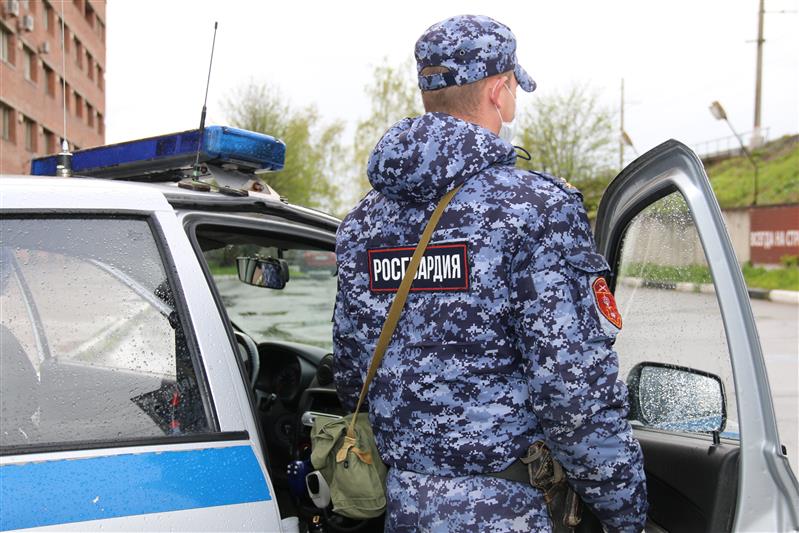 В посёлке Песочный сотрудники Росгвардии оказали первую доврачебную помощь велосипедисту, который попал под машину