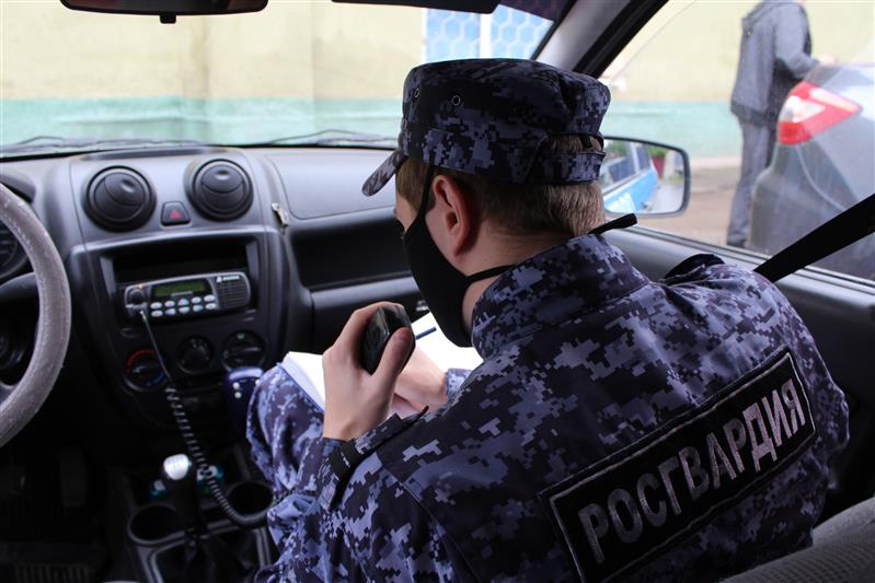 В Саратовской области сотрудник Росгвардии помог потерявшей память женщине вернуться домой