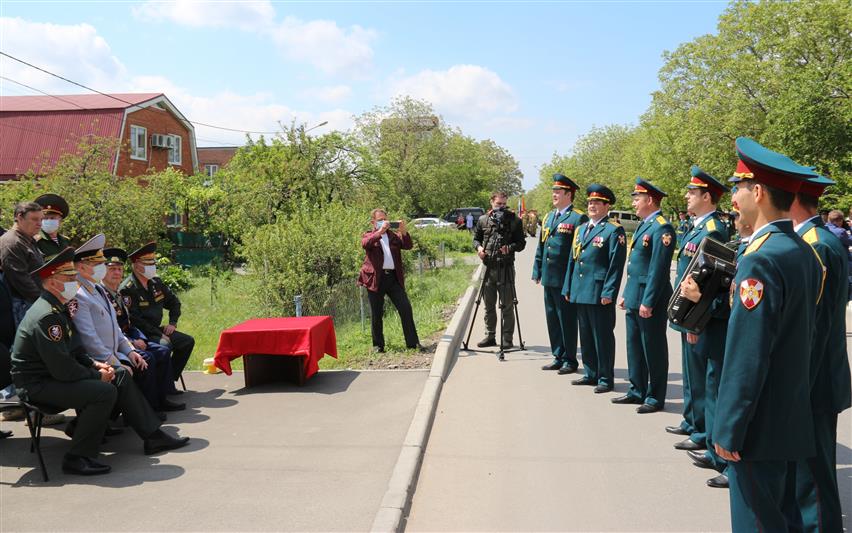 Эстафету акции «Парад у дома» в Ростове приняли сотрудники тероргана Росгвардии 