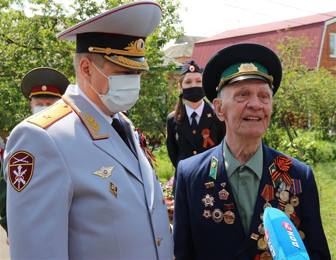 Эстафету акции «Парад у дома» в Ростове приняли сотрудники тероргана Росгвардии 