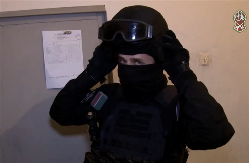 Журналист чеченского телеканала заступил на дежурство вместе с сотрудниками Росгвардии