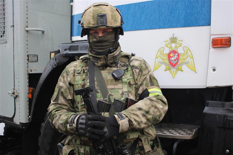 При содействии калининградского ОМОН задержан подозреваемый в незаконном хранении оружия и боеприпасов