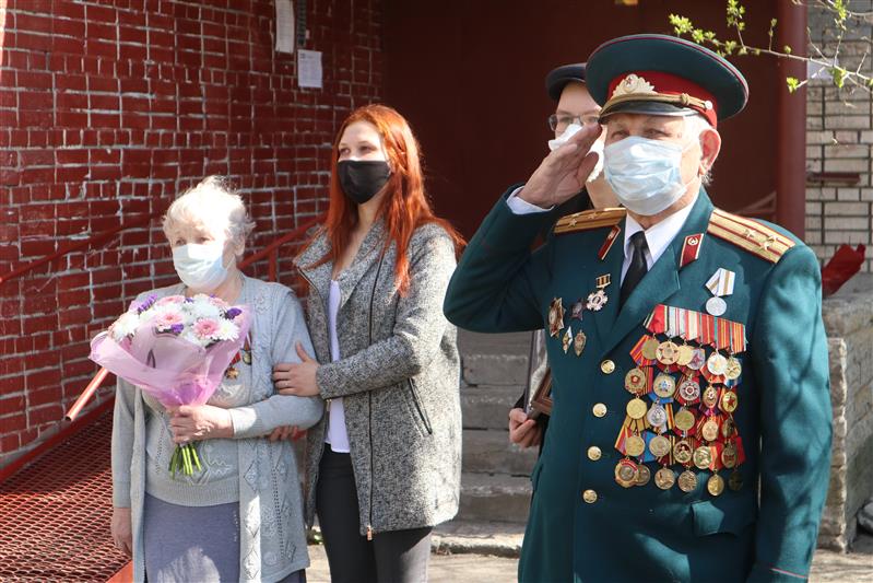 В Северо-Западном округе Росгвардии проходит патриотическая акция «Парад у дома ветерана»