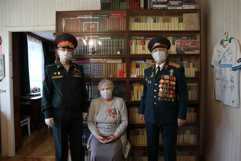 В Северо-Западном округе Росгвардии проходит патриотическая акция «Парад у дома ветерана»