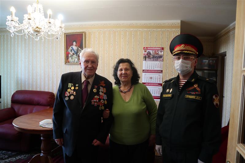 В Северо-Западном округе Росгвардии проходит патриотическая акция «Парад у дома ветерана»