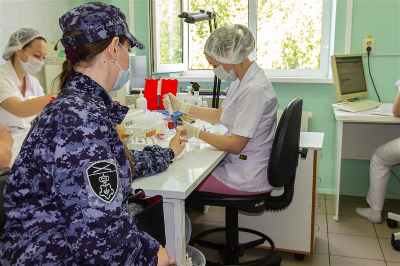 В Краснодаре в преддверии Дня защиты детей сотрудники Росгвардии безвозмездно сдали кровь для нужд лечебных учреждений