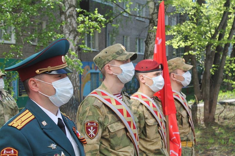 В Башкирии росгвардейцы присоединились к Всероссийской патриотической акции «Парад у дома ветерана»