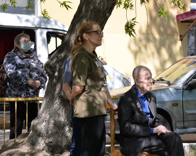 В Зауралье Росгвардия для участника освобождения Вены провела акцию «Парад у дома ветерана»(видео)