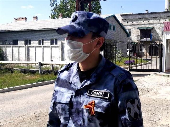 Калмыцкие росгвардейцы присоединились к всероссийской акции «Георгиевская ленточка»