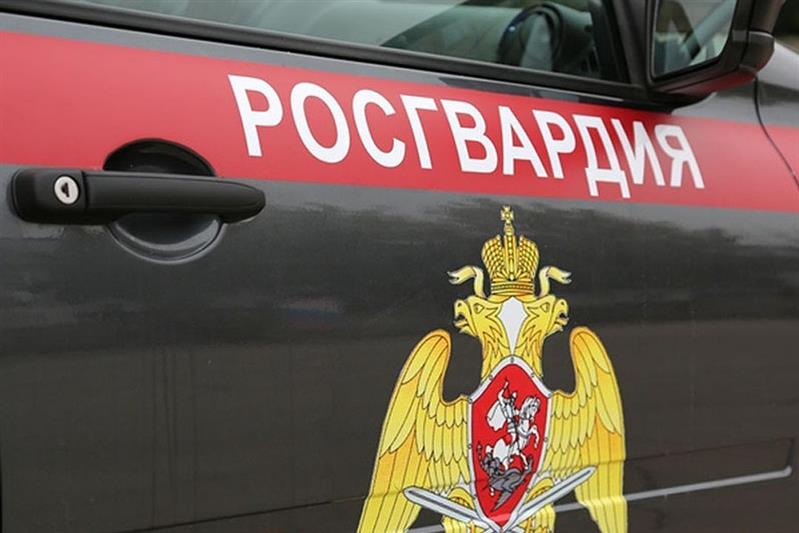 Курские росгвардейцы задержали мужчину, который находился на улице с обрезом охотничьего ружья