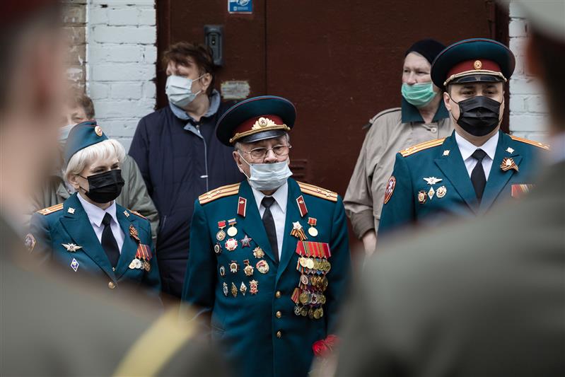 Ансамбль песни и пляски Центрального округа Росгвардии поздравил ветеранов Великой Отечественной войны в Москве