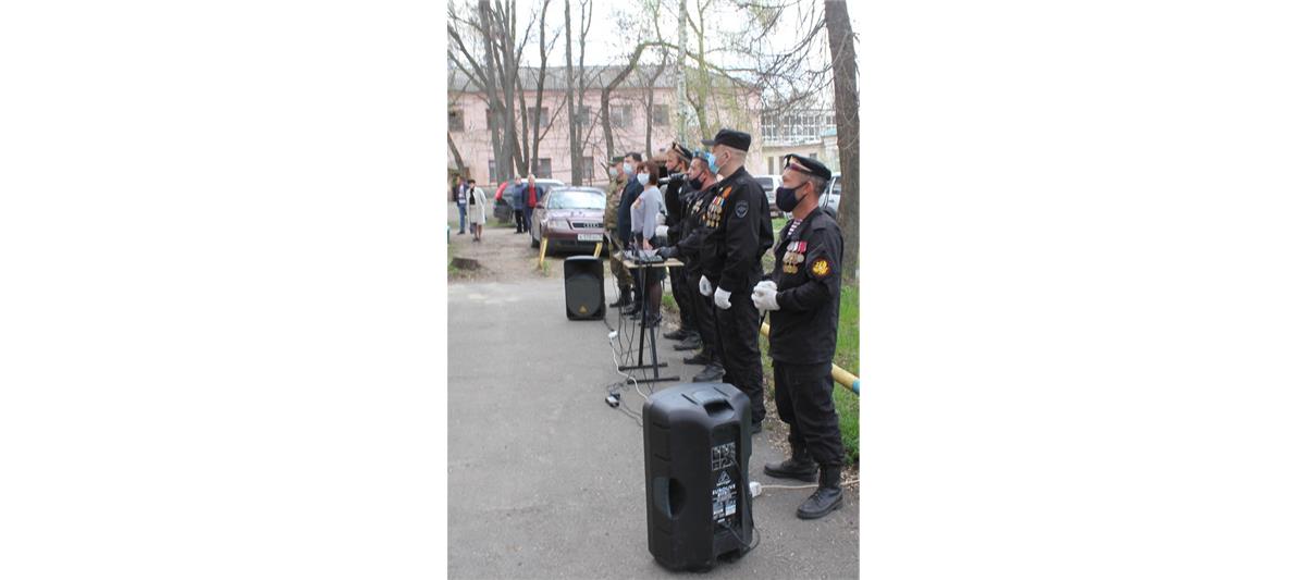 В Липецке ветераны боевых действий на Северном Кавказе поздравляют ветеранов Великой Отечественной войны с Днем Победы