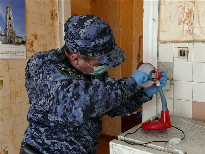 Иркутские росгвардейцы оказали помощь 90-летней бабушке в период режима самоизоляции