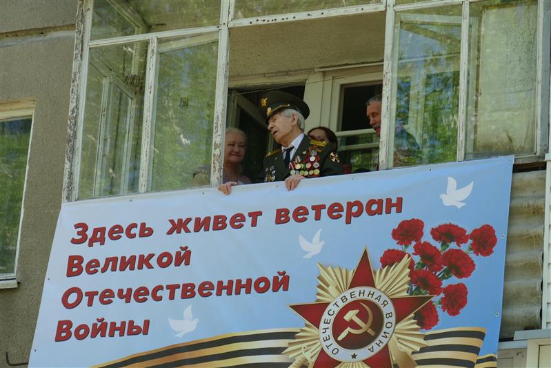 Парадами у домов ветеранов в Омске, Барнауле, Новороссийске, Ангарске, Рубцовске и Абакане завершилась масштабная патриотическая акция Росгвардии