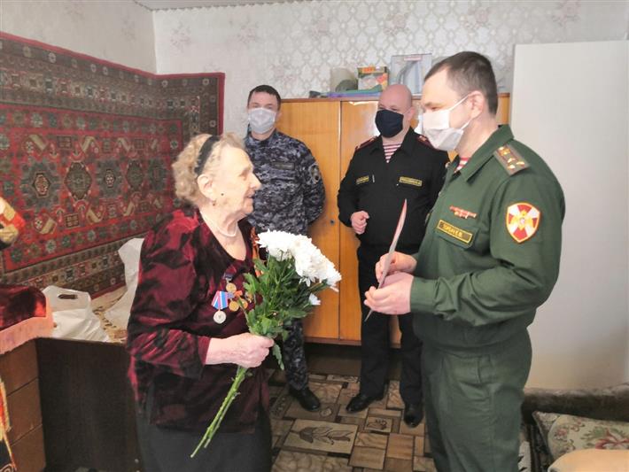 Офицеры Управления Росгвардии по Республике Карелия поздравили ветеранов с 75-летием Великой Победы