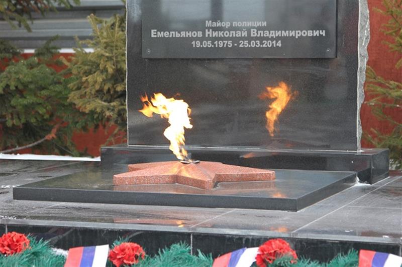 Сотрудники красноярского СОБР «Зенит» почтили память боевого товарища