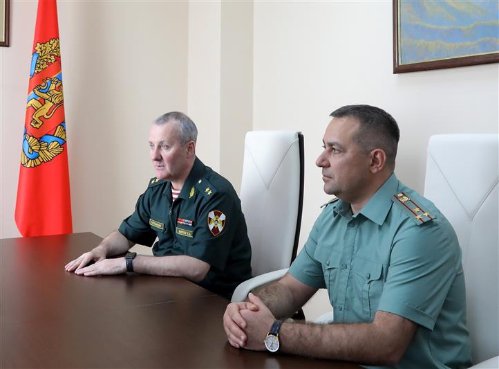 Временно исполняющий должность командующего Сибирским округом Росгвардии представил губернатору Красноярского края нового командира красноярского соединения