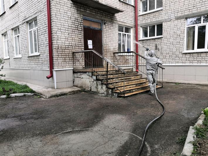 В Алтайском крае подразделения Росгвардии проводят дезинфекцию городского госпиталя