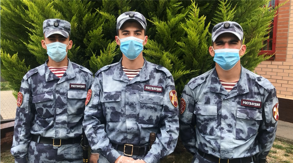 В Сочи военнослужащие Росгвардии пришли на помощь тонувшей в реке девушке (видео)