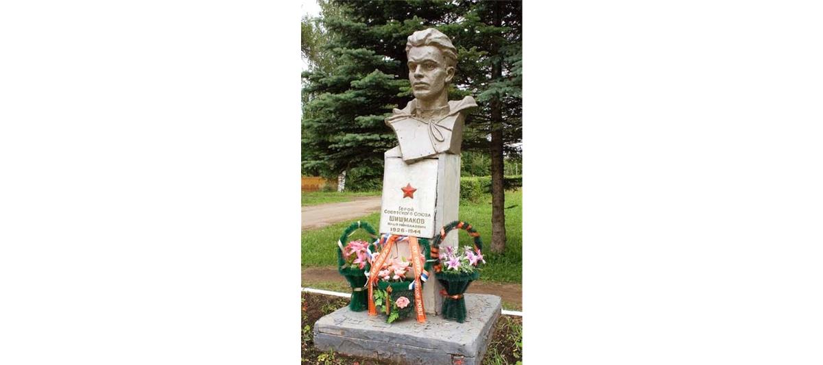 На Ямале в рамках ведомственной акции «Автограф Победы» офицер Росгвардии рассказал о своем прадеде – Герое Советского Союза