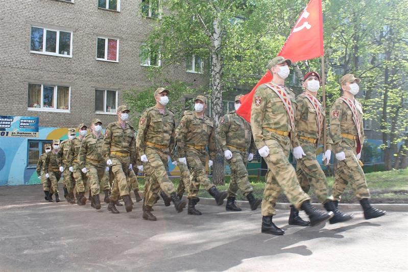 В Башкирии росгвардейцы присоединились к Всероссийской патриотической акции «Парад у дома ветерана»