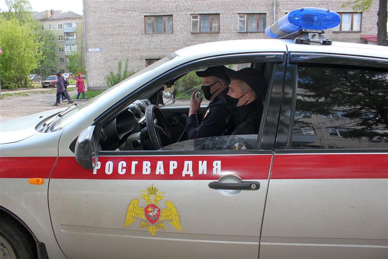 Сотрудники Росгвардии не позволили жителю Костромы совершить необдуманный поступок