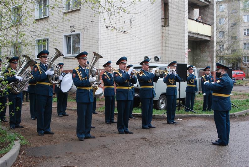 Военнослужащие Росгвардии провели в Кирове патриотическую акцию