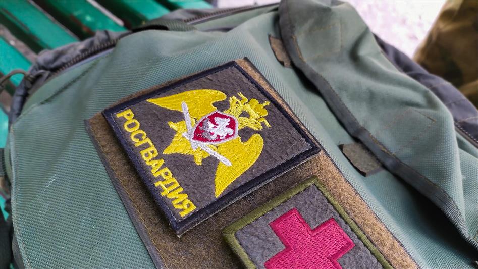В Пензе росгвардейцы помогли пожилой женщине, потерявшей сознание на улице (видео)