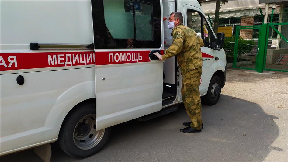 В Пензе росгвардейцы помогли пожилой женщине, потерявшей сознание на улице (видео)