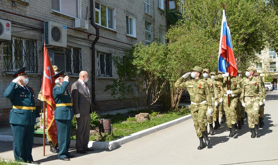 Патриотическая акция Росгвардии «Парад у дома ветеранов» проходит в Тюмени 