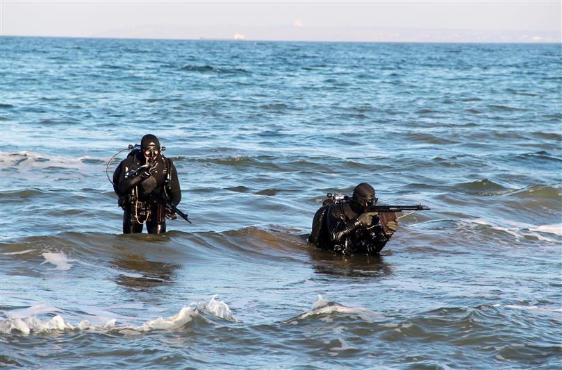 Военнослужащие - водолазы морского отряда Керченского соединения Росгвардии отметили свой профессиональный праздник