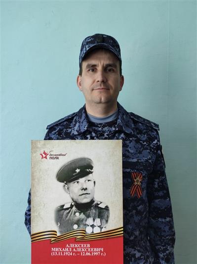 Воспоминаниями о своем деде, штурмовавшем Берлин, поделился офицер Росгвардии с Ямала 