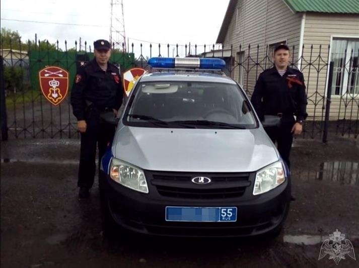 В Омской области сотрудники Росгвардии вернули родителям потерявшегося ребенка